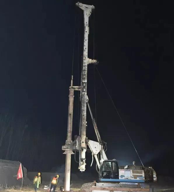 乐天堂官网旋挖打下雄安站第一桩