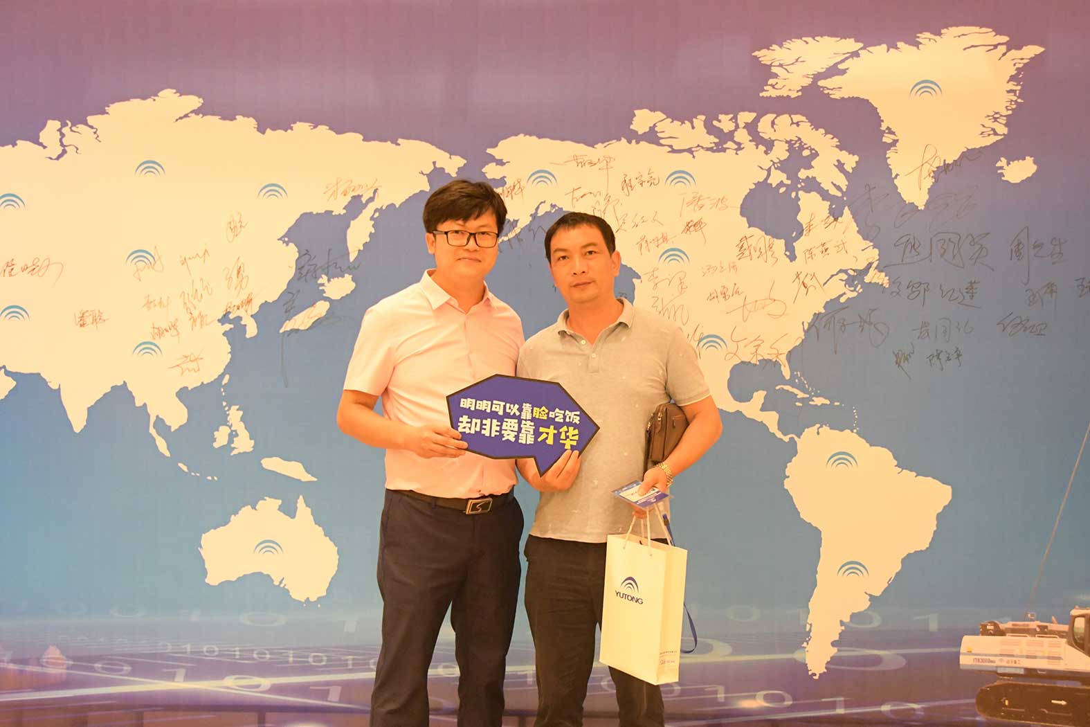 亲勤倍至，全程信赖！乐天堂官网重装·长沙博事液压服务站正式授牌！